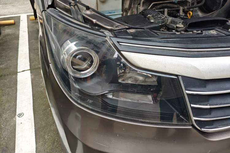 Used CHANGAN KAICHENG Ruixing M70 2018 1.5L Comfort Model Flat-Top Hatchback DAM15DL Right Front Headlight