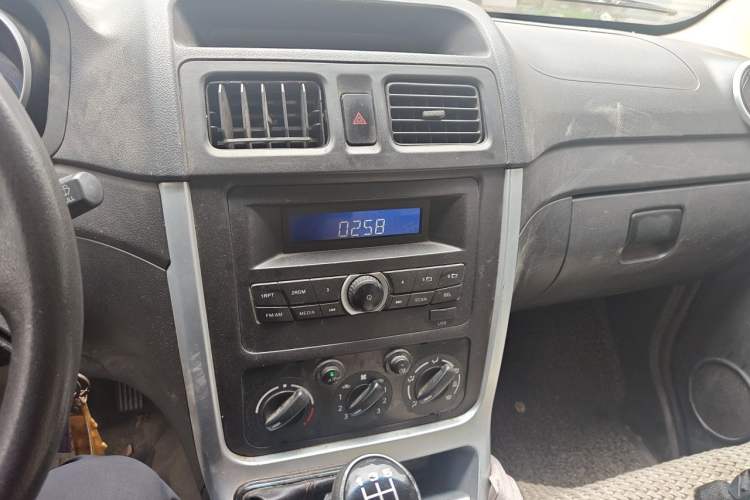 Used CHANGAN KAICHENG Ruixing M70 2018 1.5L Comfort Model Flat-Top Hatchback DAM15DL Audio And AC Panel