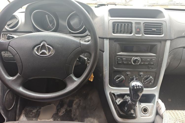 Used CHANGAN KAICHENG Ruixing M70 2018 1.5L Comfort Model Flat-Top Hatchback DAM15DL Center Console