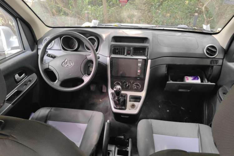 Used CHANGAN KAICHENG Ruixing M70 2018 1.5L Comfort Model Flat-Top Hatchback DAM15DL Center Console