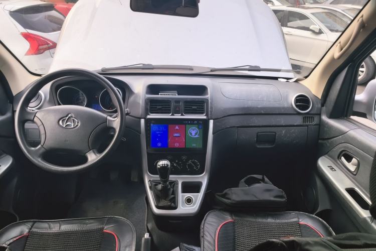 Used CHANGAN KAICHENG Ruixing M70 2018 1.5L Comfort Model Flat-Top Hatchback DAM15DL Center Console