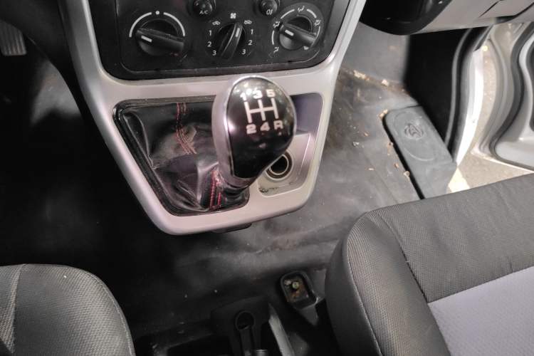 Used CHANGAN KAICHENG Ruixing M70 2018 1.5L Comfort Model Flat-Top Hatchback DAM15DL Gear Lever