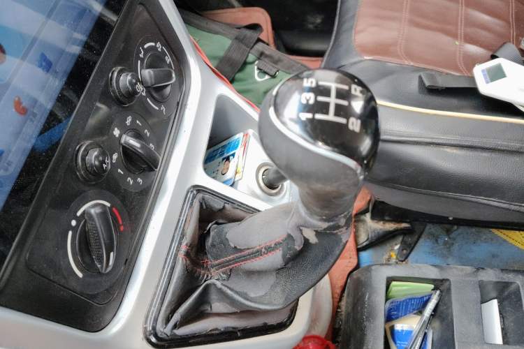 Used CHANGAN KAICHENG Ruixing M70 2018 1.5L Comfort Model Flat-Top Hatchback DAM15DL Gear Lever