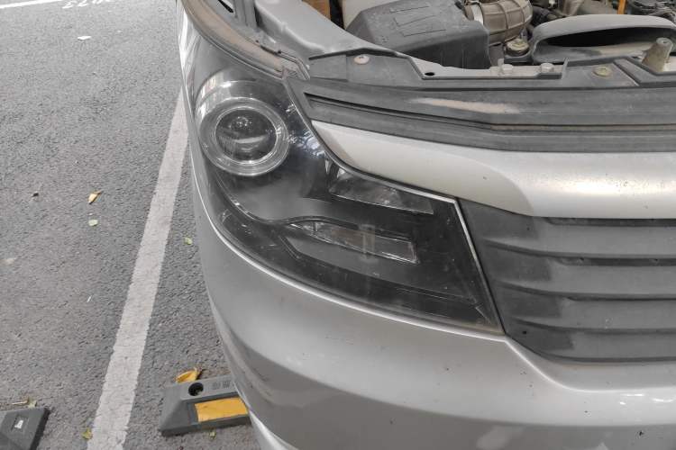 Used CHANGAN KAICHENG Ruixing M70 2018 1.5L Comfort Model Flat-Top Hatchback DAM15DL Right Front Headlight
