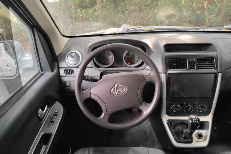 Used CHANGAN KAICHENG Ruixing M70 2018 1.5L Comfort Model Flat-Top Hatchback DAM15DL Steering Wheel