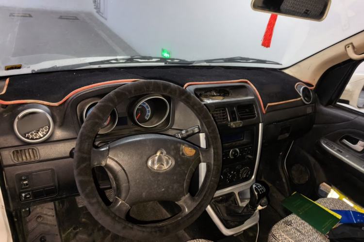 Used CHANGAN KAICHENG Ruixing M70 2018 1.5L Comfort Model CNG Flat-Top Hatchback DAM15DL Center Console