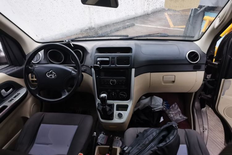 Used CHANGAN KAICHENG Ruixing M70 2018 1.5L Comfort Model Flat-Top Hatchback DAM15DL Center Console