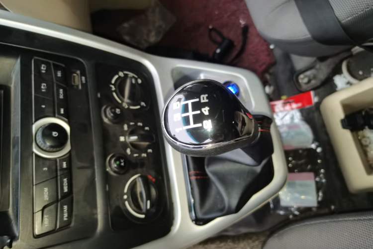 Used CHANGAN KAICHENG Ruixing M70 2018 1.5L Comfort Model Flat-Top Hatchback DAM15DL Gear Lever