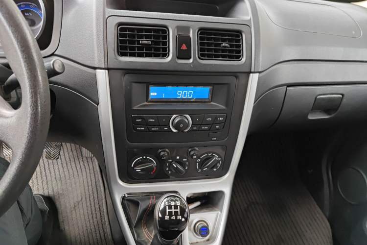 Used CHANGAN KAICHENG Ruixing M70 2019 1.5L Comfort Edition 6-Seater China VI Standard Flat-Top Dual-Swing Doors DAM15KL Audio And AC Panel