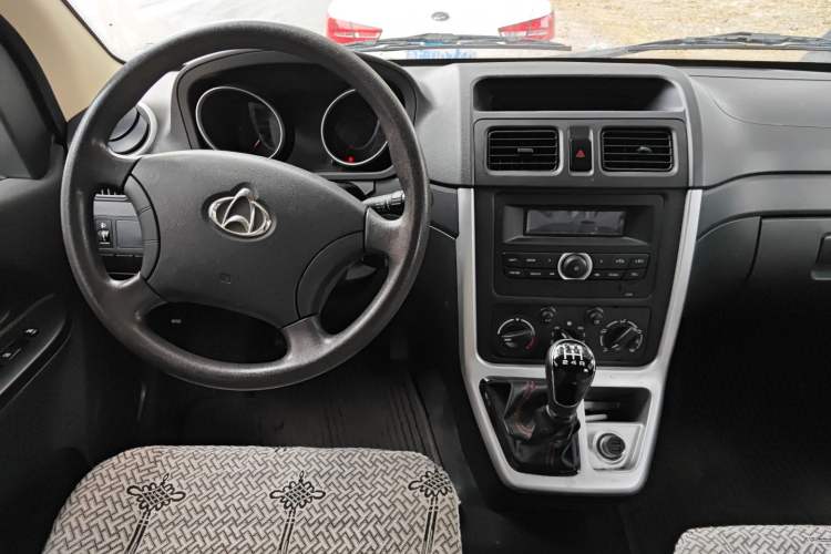 Used CHANGAN KAICHENG Ruixing M70 2019 1.5L Comfort Edition 6-Seater China VI Standard Flat-Top Dual-Swing Doors DAM15KL Center Console