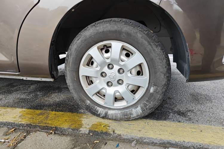 Used CHANGAN KAICHENG Ruixing M70 2019 1.5L Comfort Edition 6-Seater China VI Standard Flat-Top Dual-Swing Doors DAM15KL Right Front Wheel Hub
