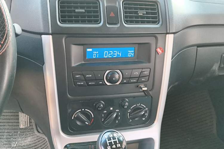 Used CHANGAN KAICHENG Ruixing M70 2019 1.5L Comfort Edition 6-Seater China VI Standard Flat-Top Dual-Swing Doors DAM15KL Audio And AC Panel