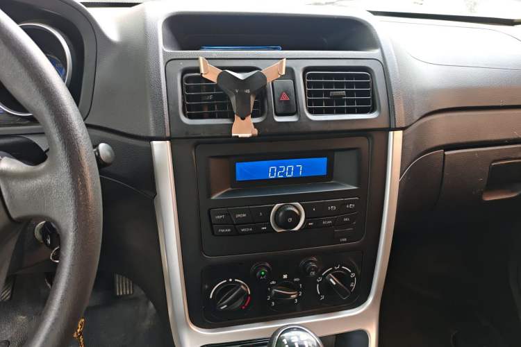 Used CHANGAN KAICHENG Ruixing M70 2019 1.5L Comfort Edition 6-Seater China VI Standard Flat-Top Dual-Swing Doors DAM15KL Audio And AC Panel