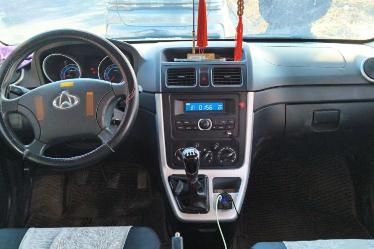 Used CHANGAN KAICHENG Ruixing M70 2019 1.5L Comfort Edition 6-Seater China VI Standard Flat-Top Dual-Swing Doors DAM15KL Center Console