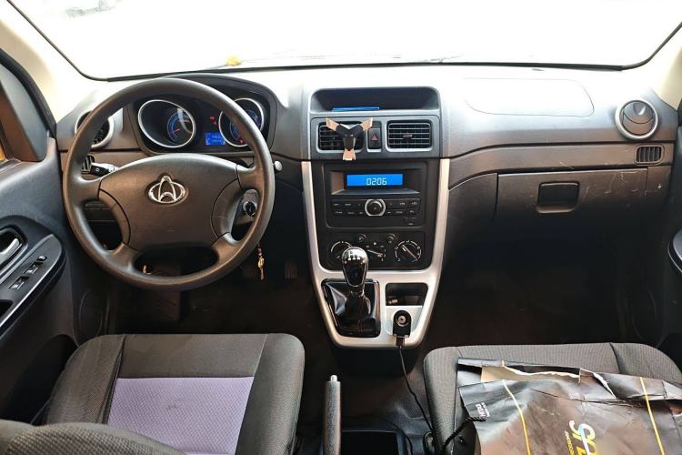 Used CHANGAN KAICHENG Ruixing M70 2019 1.5L Comfort Edition 6-Seater China VI Standard Flat-Top Dual-Swing Doors DAM15KL Center Console