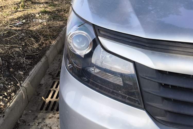 Used CHANGAN KAICHENG Ruixing M70 2019 1.5L Comfort Edition 6-Seater China VI Standard Flat-Top Dual-Swing Doors DAM15KL Right Front Headlight