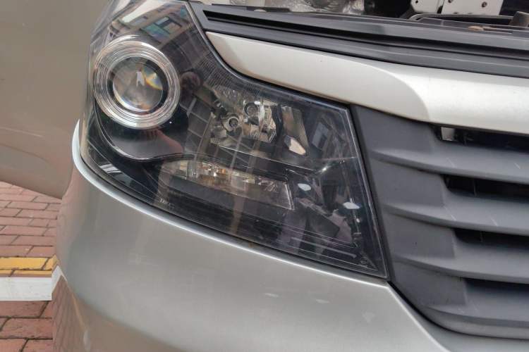 Used CHANGAN KAICHENG Ruixing M70 2019 1.5L Comfort Edition 6-Seater China VI Standard Flat-Top Dual-Swing Doors DAM15KL Right Front Headlight