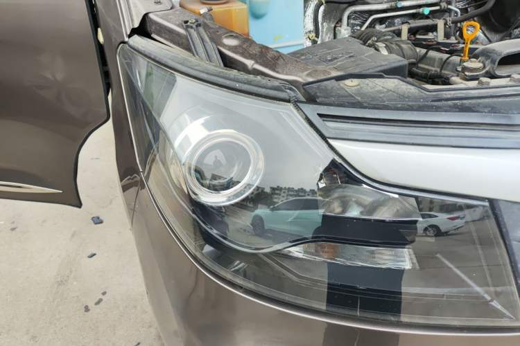 Used CHANGAN KAICHENG Ruixing M70 2019 1.5L Comfort Version 6-Seater China VI Standard Flat Roof Liftback Doors – DAM15KL Right Front Headlight