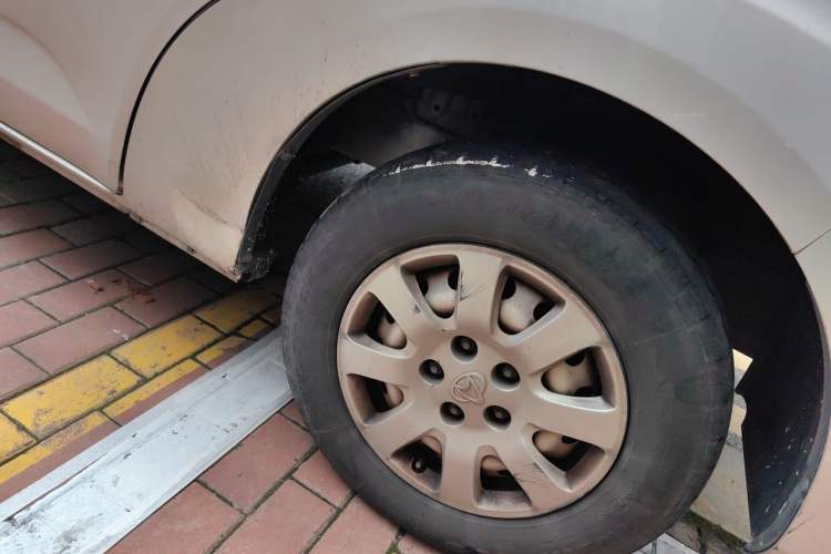 Used CHANGAN KAICHENG Ruixing M70 2019 1.5L Comfort Edition 6-Seater China VI Standard Flat-Top Dual-Swing Doors DAM15KL Right Front Wheel Hub