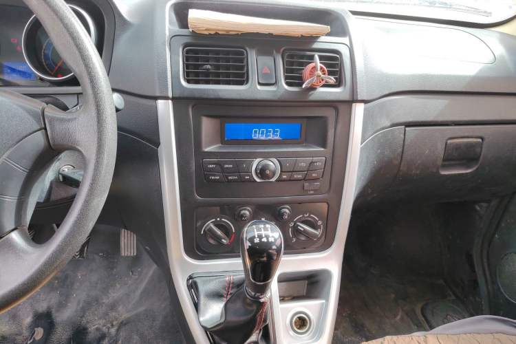 Used CHANGAN KAICHENG Ruixing M70 2019 1.5L Comfort Edition 6-Seater China VI Standard Flat-Top Dual-Swing Doors DAM15KL Audio And AC Panel