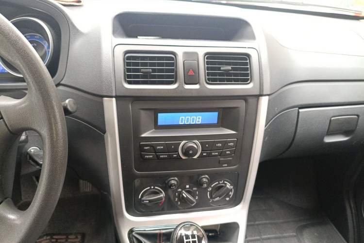Used CHANGAN KAICHENG Ruixing M70 2019 1.5L Comfort Version 6-Seater China VI Standard Flat Roof Liftback Doors – DAM15KL Audio And AC Panel