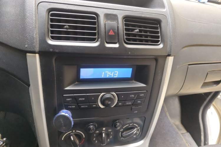 Used CHANGAN KAICHENG Ruixing M70 2019 1.5L Comfort Version 6-Seater China VI Standard Flat Roof Liftback Doors – DAM15KL Audio And AC Panel