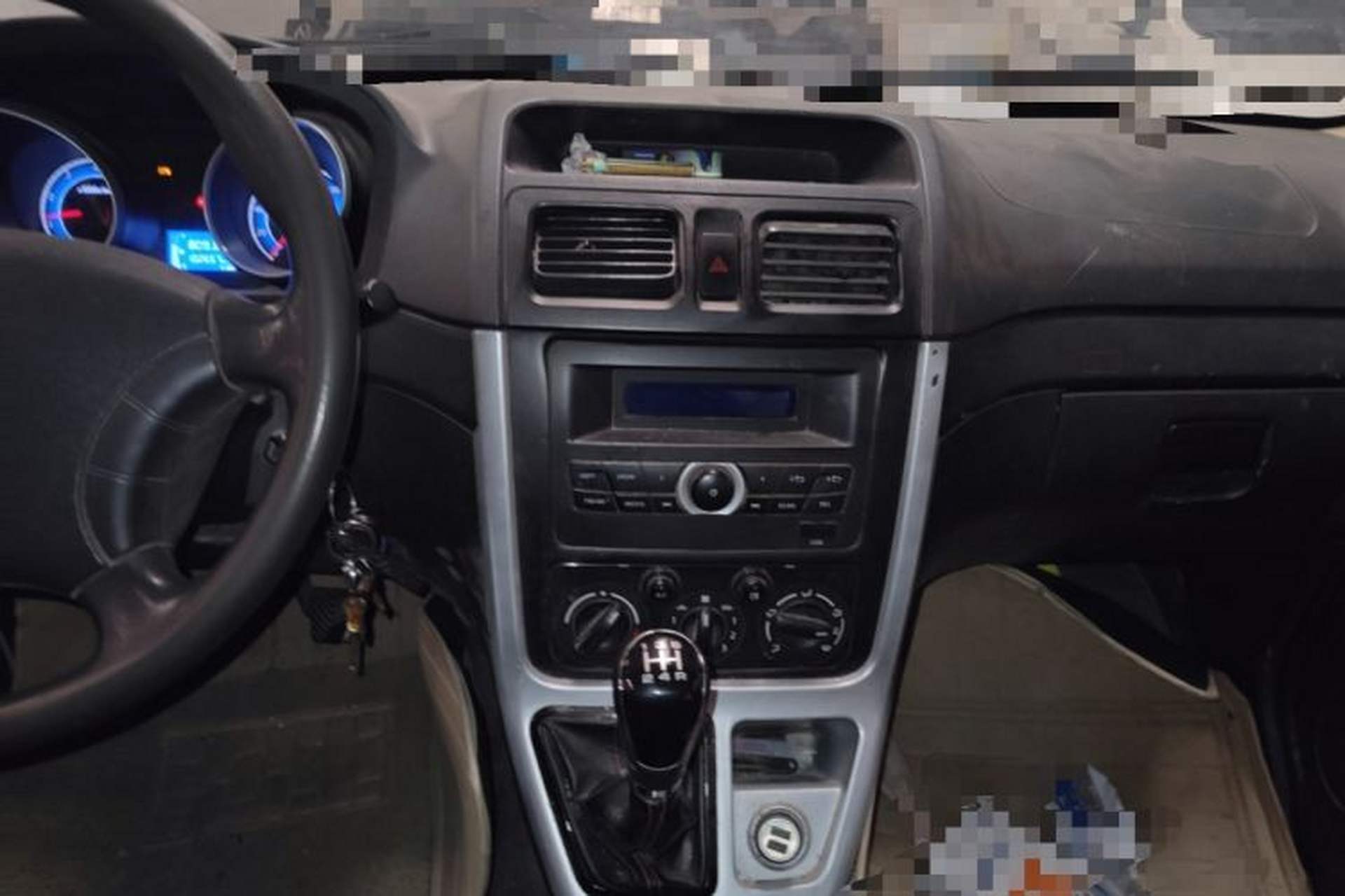 Used CHANGAN KAICHENG Ruixing M70 2019 1.5L Comfort Version 6-Seater China VI Standard Flat Roof Liftback Doors – DAM15KL Audio And AC Panel