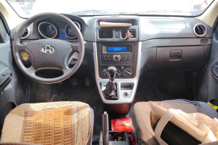 Used CHANGAN KAICHENG Ruixing M70 2019 1.5L Comfort Edition 6-Seater China VI Standard Flat-Top Dual-Swing Doors DAM15KL Center Console