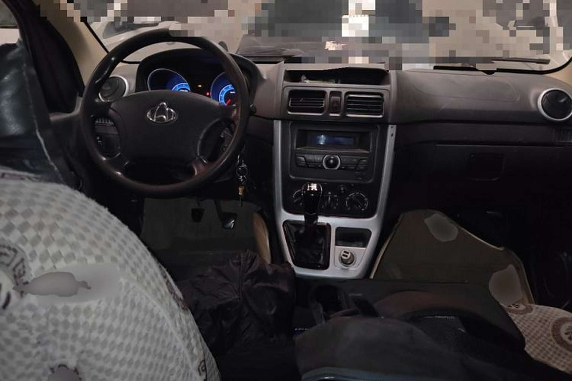 Used CHANGAN KAICHENG Ruixing M70 2019 1.5L Comfort Version 6-Seater China VI Standard Flat Roof Liftback Doors – DAM15KL Center Console