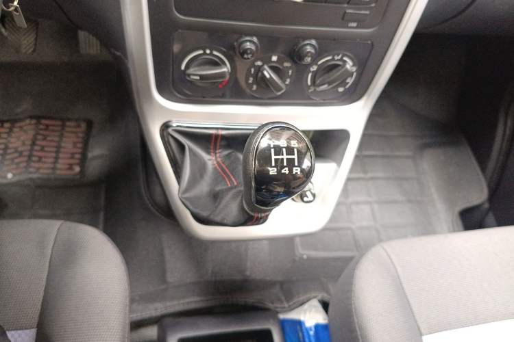 Used CHANGAN KAICHENG Ruixing M70 2019 1.5L Comfort Version 6-Seater China VI Standard Flat Roof Liftback Doors – DAM15KL Gear Lever