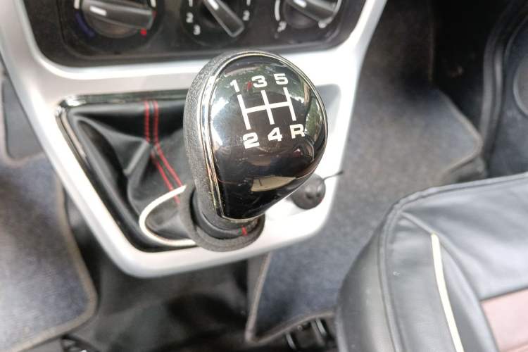 Used CHANGAN KAICHENG Ruixing M70 2019 1.5L Comfort Version 6-Seater China VI Standard Flat Roof Liftback Doors – DAM15KL Gear Lever