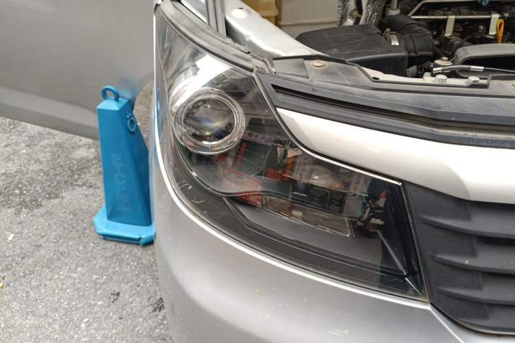 Used CHANGAN KAICHENG Ruixing M70 2019 1.5L Comfort Version 6-Seater China VI Standard Flat Roof Liftback Doors – DAM15KL Right Front Headlight