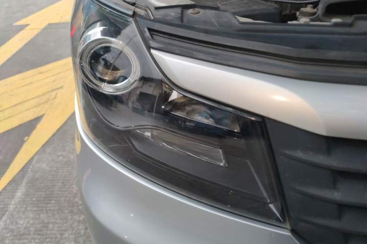 Used CHANGAN KAICHENG Ruixing M70 2019 1.5L Comfort Version 6-Seater China VI Standard Flat Roof Liftback Doors – DAM15KL Right Front Headlight