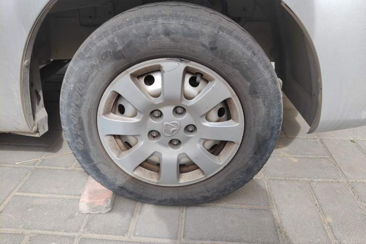 Used CHANGAN KAICHENG Ruixing M70 2019 1.5L Comfort Edition 6-Seater China VI Standard Flat-Top Dual-Swing Doors DAM15KL Right Front Wheel Hub