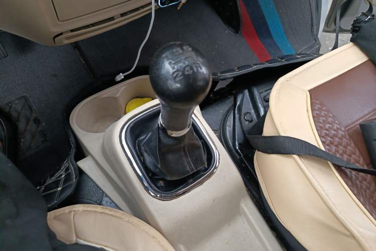 Used CHANGAN KAICHENG Ruixing M80 2019 1.5L Base Version 4-Seater Single-Steamed Air Conditioning China VI Standard Flat Roof with Lift-Up Rear Door DAM15KR Gear Lever