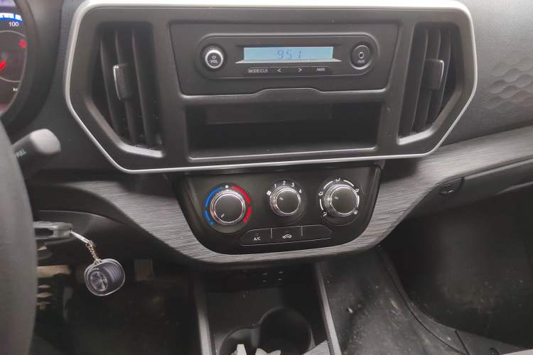 Used CHANGAN KAICHENG Ruixing M80 2021 1.6L Comfort Version 2-Seater Single-Steaming Air-Conditioned China VI Standard Flat Roof with Lift-Up Rear Door DAM16KR Audio And AC Panel