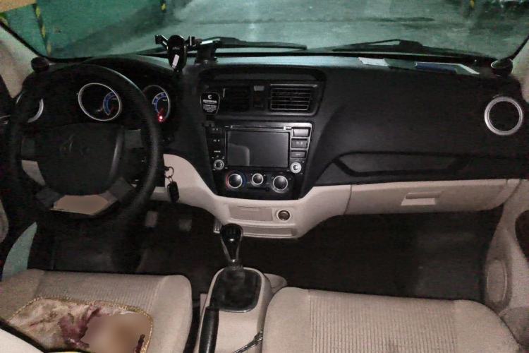 Used CHANGAN KAICHENG Ruixing M80 2014 1.5L Comfort Model 4G15S Center Console