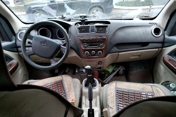 Used CHANGAN KAICHENG Ruixing M80 2014 1.5L Standard Version 4G15S Center Console