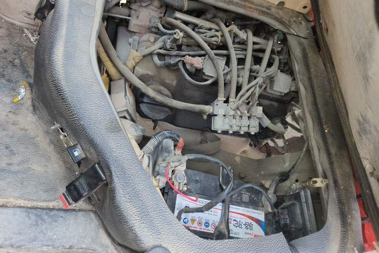 Used CHANGAN KAICHENG Ruixing M80 2014 1.5L Comfort Model 4G15S Engine Bay Left