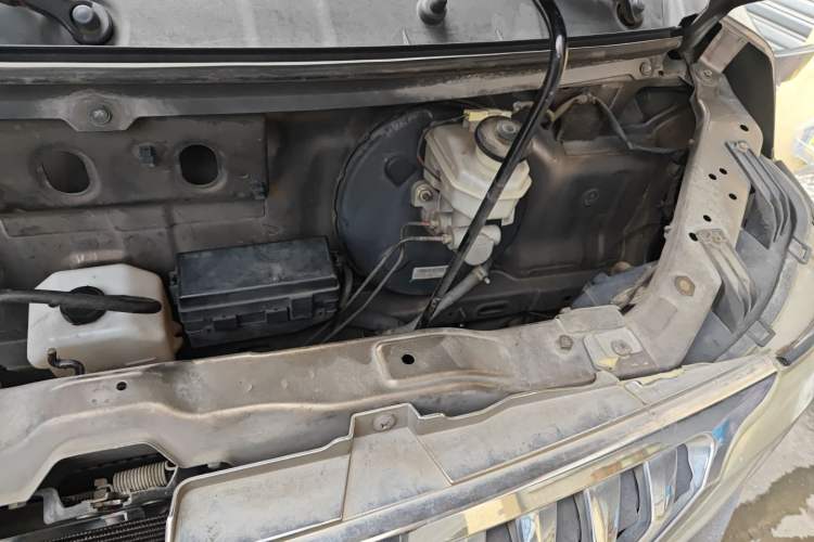 Used CHANGAN KAICHENG Ruixing M80 2014 1.5L Standard Version 4G15S Engine Bay Left