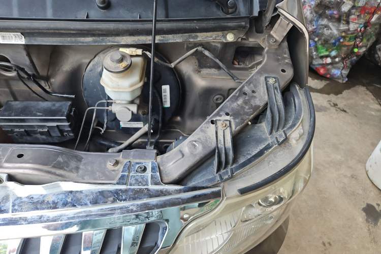 Used CHANGAN KAICHENG Ruixing M80 2014 1.5L CNG Standard Model 4G15S Engine Bay Left