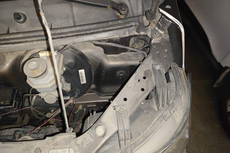 Used CHANGAN KAICHENG Ruixing M80 2014 1.5L Comfort Model 4G15S Engine Bay Left