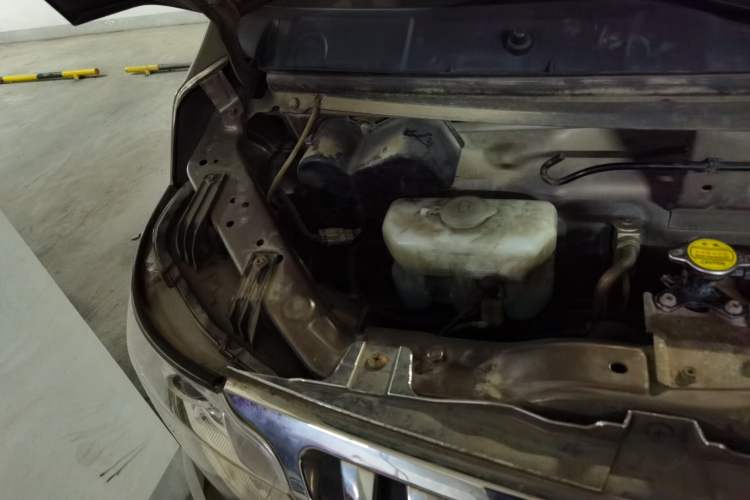 Used CHANGAN KAICHENG Ruixing M80 2014 1.5L Comfort Model 4G15S Engine Bay Right