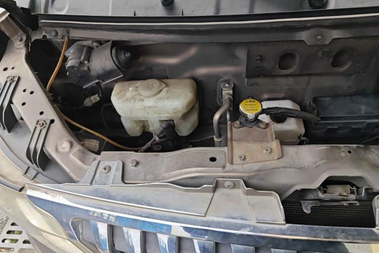 Used CHANGAN KAICHENG Ruixing M80 2014 1.5L Standard Version 4G15S Engine Bay Right