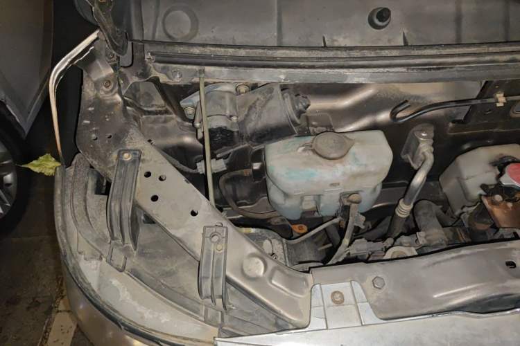 Used CHANGAN KAICHENG Ruixing M80 2014 1.5L Comfort Model 4G15S Engine Bay Right