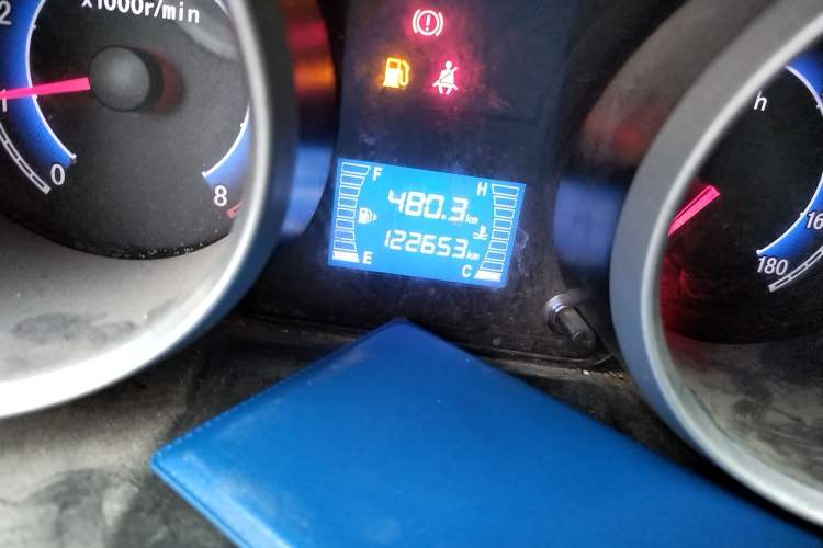 Used CHANGAN KAICHENG Ruixing M80 2014 1.5L Standard Version 4G15S Odometer Close Up