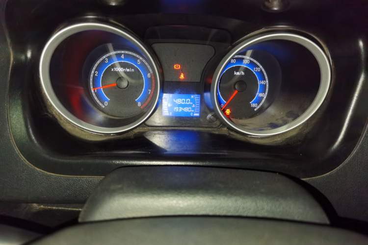 Used CHANGAN KAICHENG Ruixing M80 2014 1.5L Comfort Model 4G15S Odometer Close Up