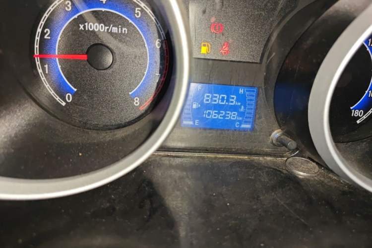 Used CHANGAN KAICHENG Ruixing M80 2014 1.5L Comfort Model 4G15S Odometer Close Up