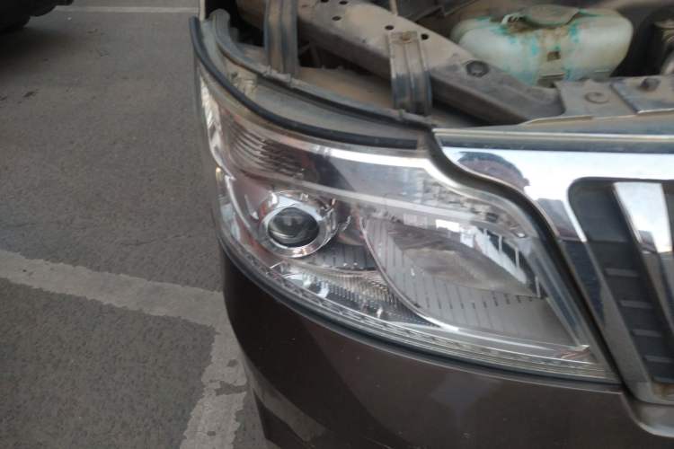 Used CHANGAN KAICHENG Ruixing M80 2014 1.5L Comfort Model 4G15S Right Front Headlight