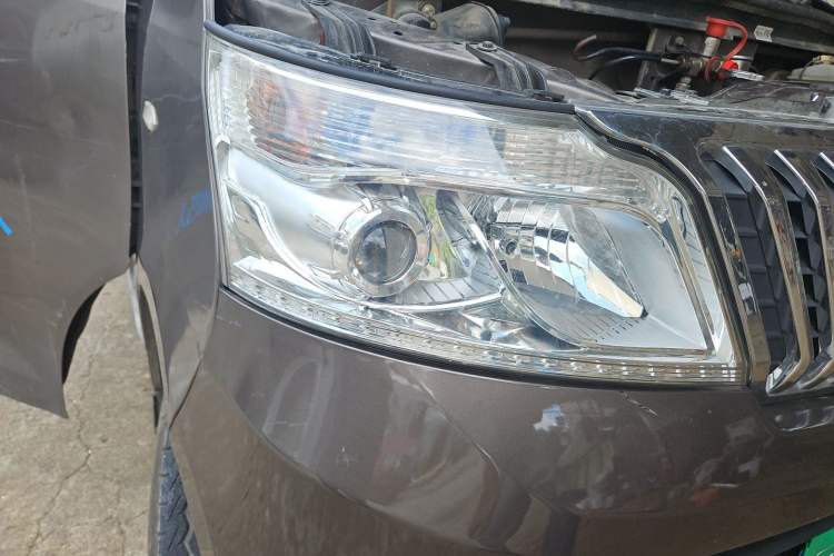 Used CHANGAN KAICHENG Ruixing M80 2014 1.5L CNG Standard Model 4G15S Right Front Headlight